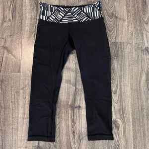 Lululemon Athletica Capri Leggings. Size: 6